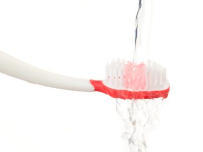 How to Clean Your Toothbrush the right way