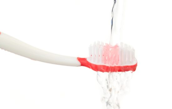 How to Clean Your Toothbrush the right way